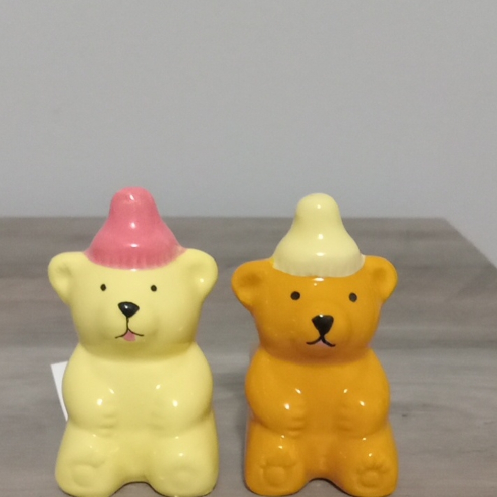 Cracker Barrel Salt & Pepper Shakers New